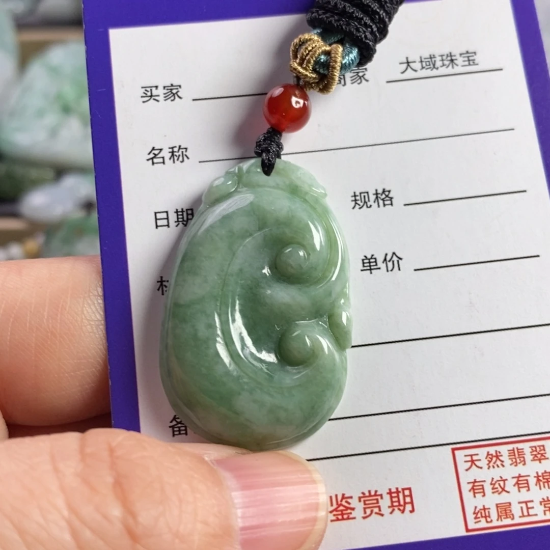 翡翠颈饰未镶嵌如意