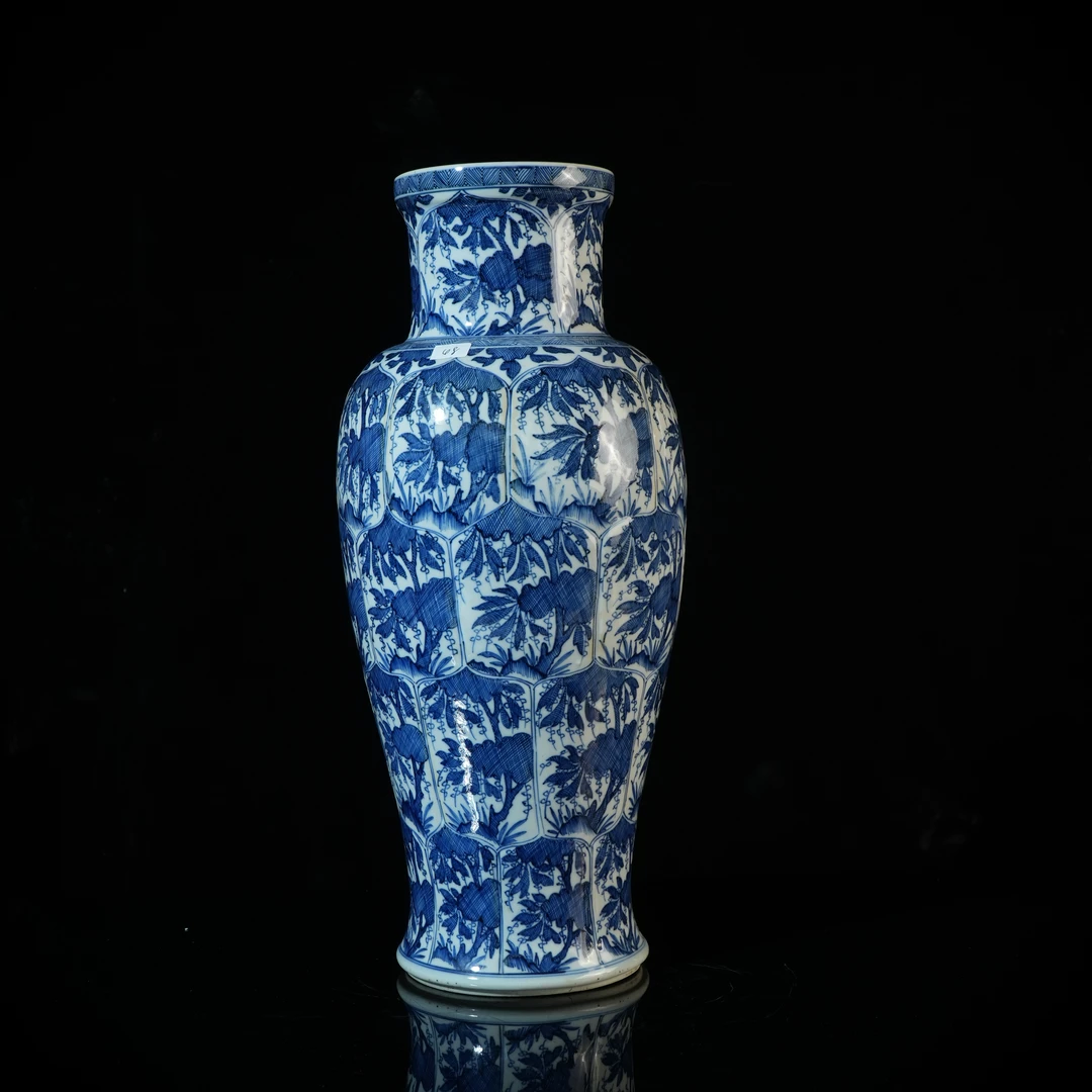 lot15837 6135 清康熙 青花开窗花卉纹观音尊 h43.2