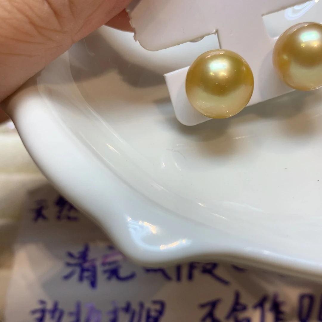 18K金镶嵌海水珍珠耳饰