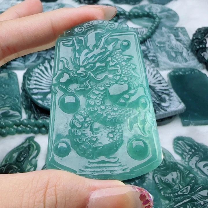 翡翠未镶嵌颈饰多样性发货天然的A货翡翠