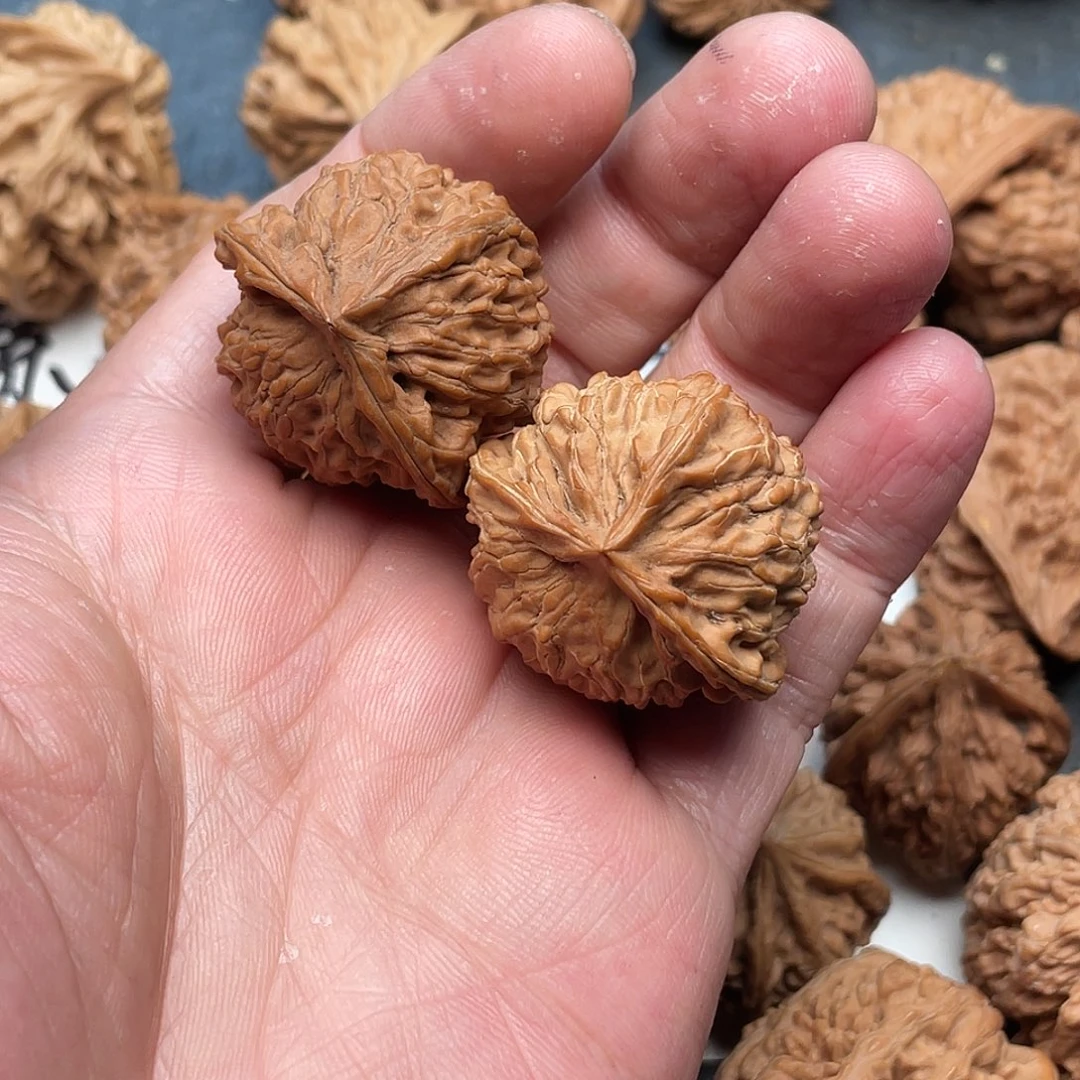 文玩核桃吊坠八****登三楞