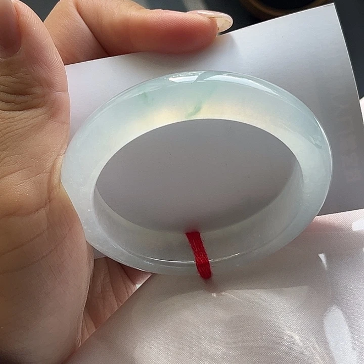 翡翠未镶嵌手镯57。