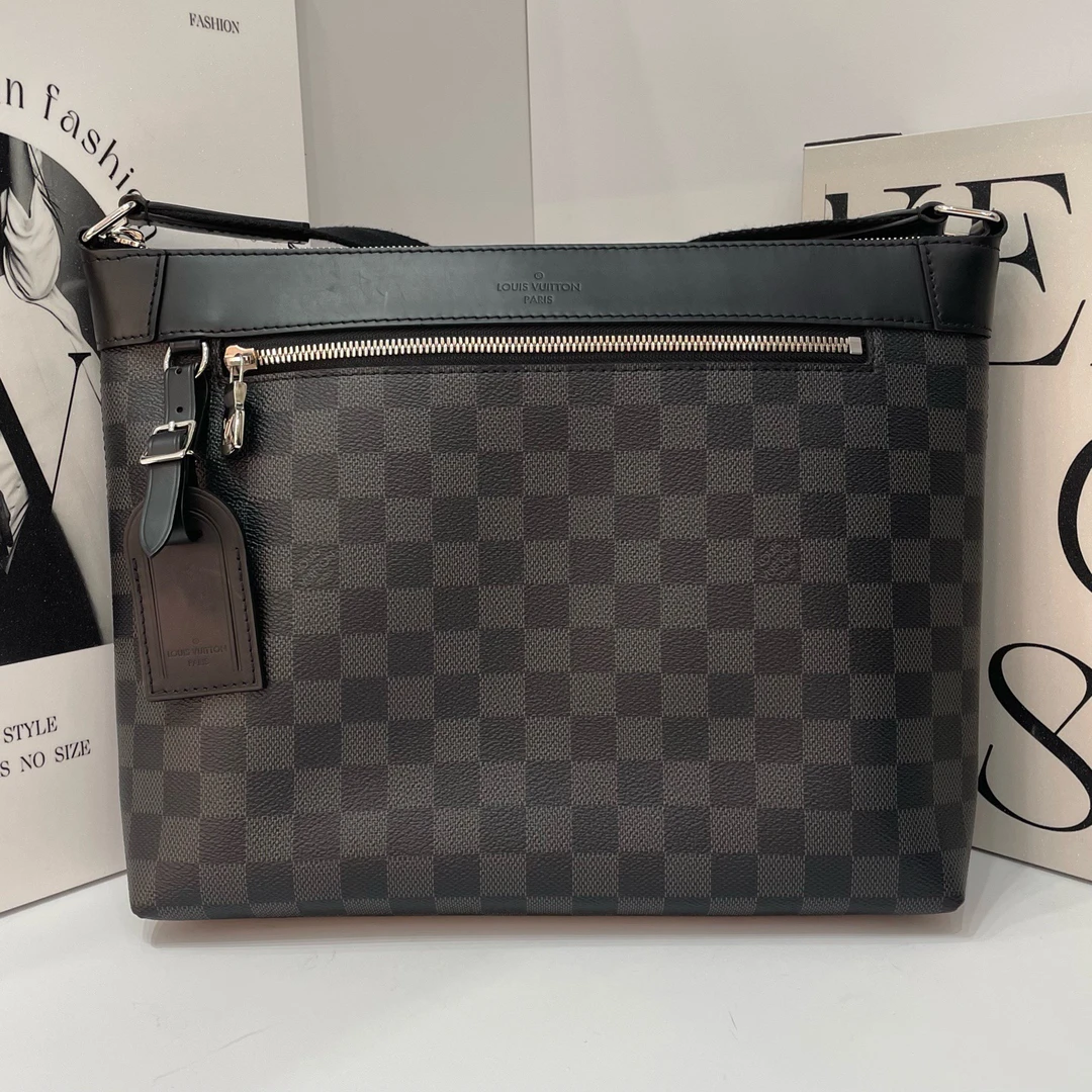 95新 LouisVuitton/路易威登 黑棋盘格男士斜挎-F13002109