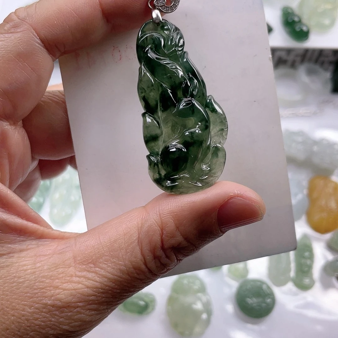 翡翠颈饰未镶嵌小***蓝九尾狐