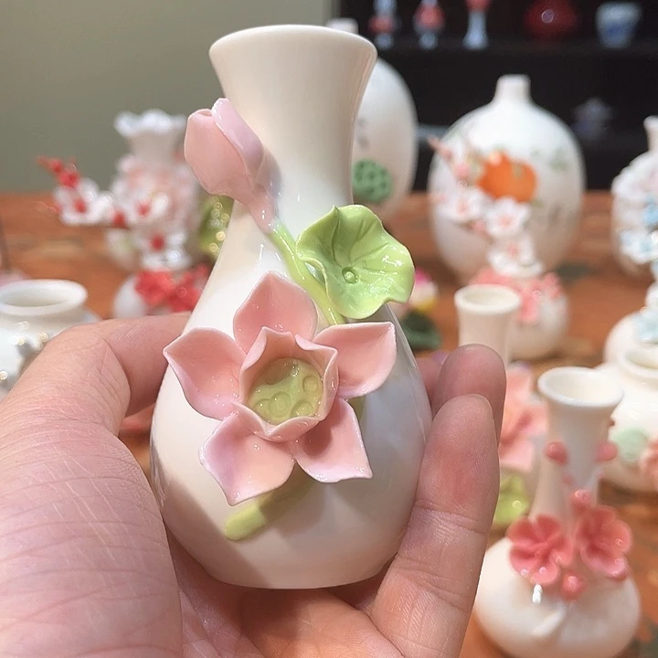 手工陶瓷精致摆件