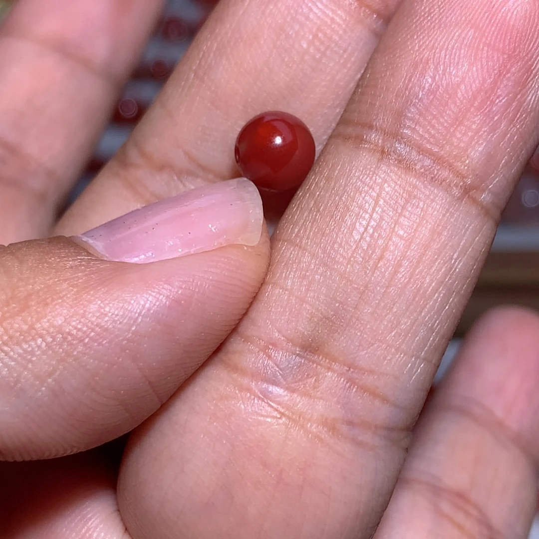 如***是南红玛瑙圆珠6.6未镶嵌瓦西 微微过渡 牛血