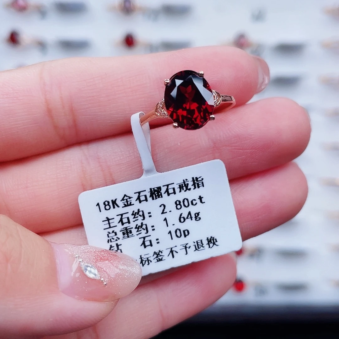 18K金镶嵌戒指石榴石