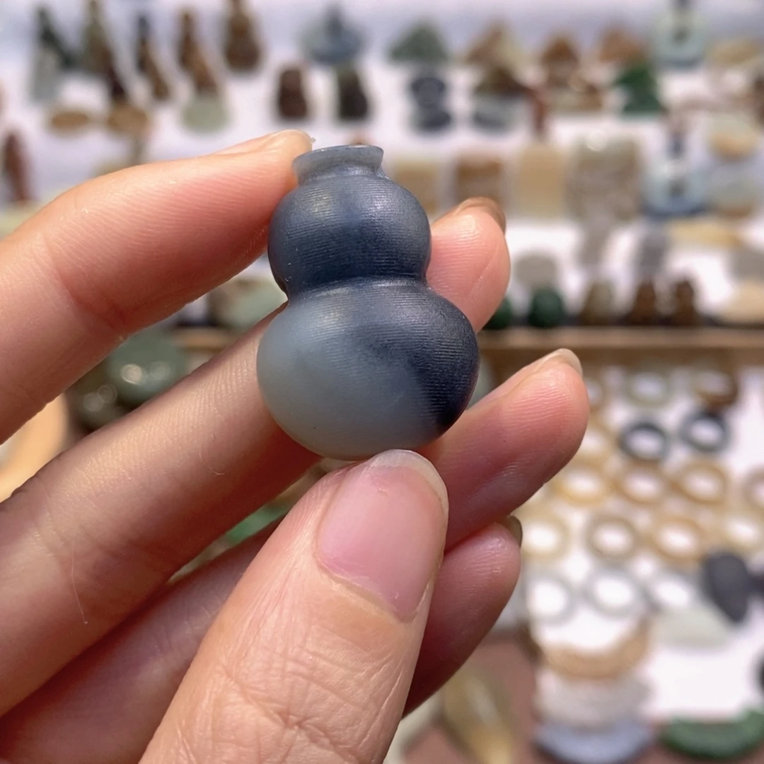 怡***己和田玉未镶嵌颈饰