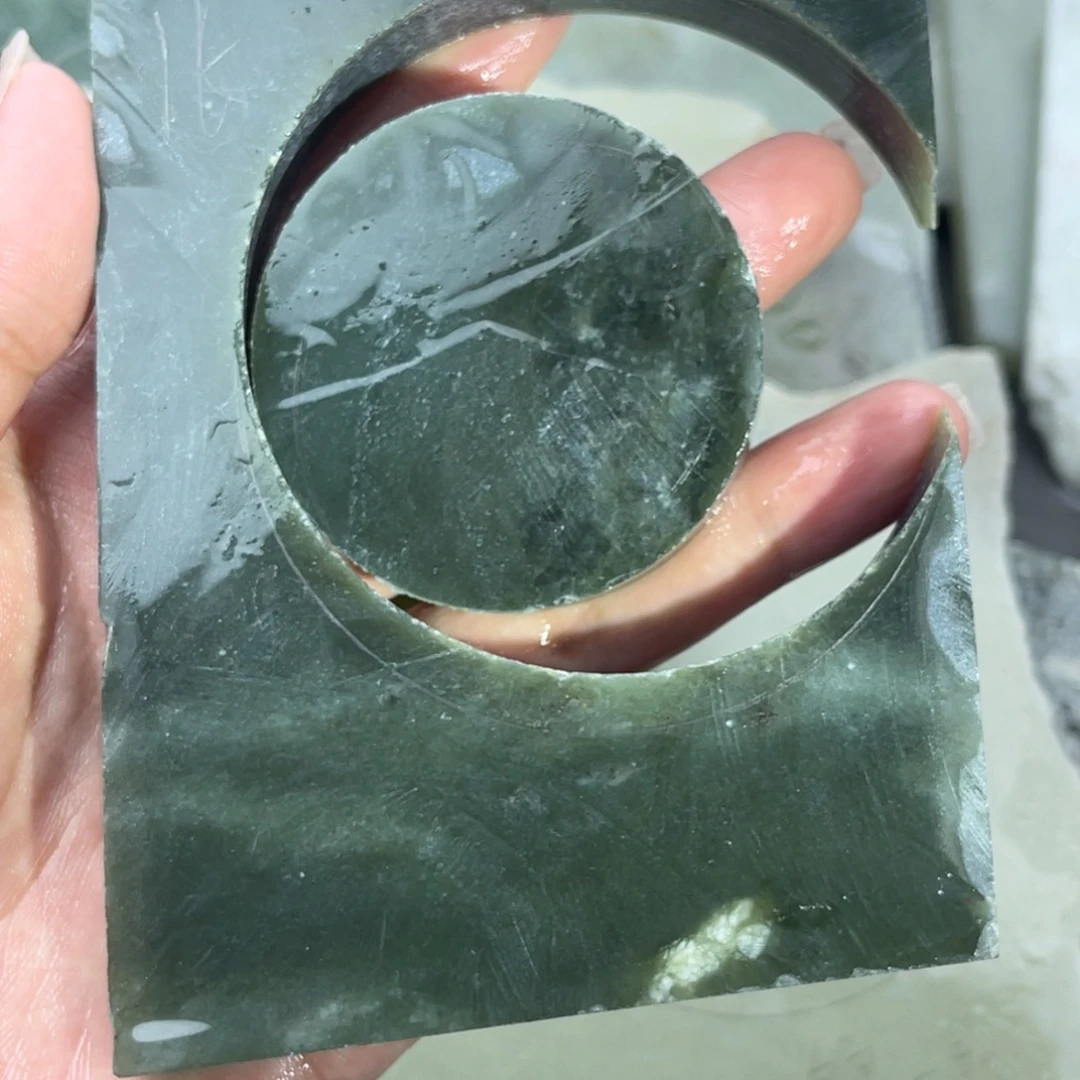 紫***子未镶嵌手镯和田玉