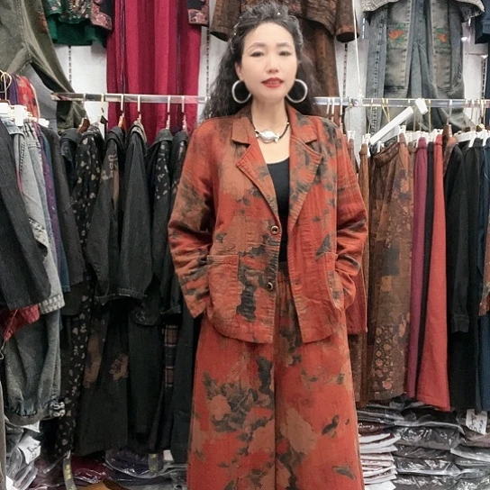 织绣招财猫麻西服套装大红花
