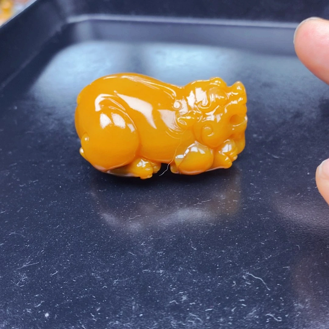石英质玉（黄龙玉）未镶嵌颈饰
