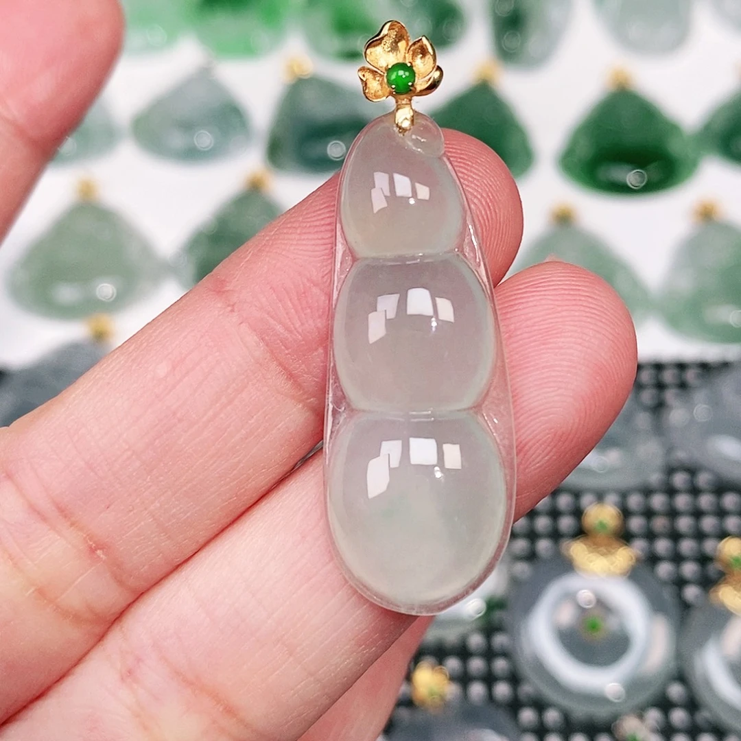 翡翠18K金镶嵌颈饰