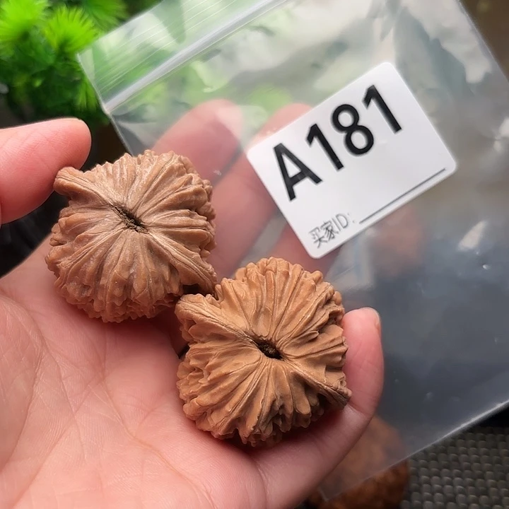 玮***玮把件桃核核桃四座楼40