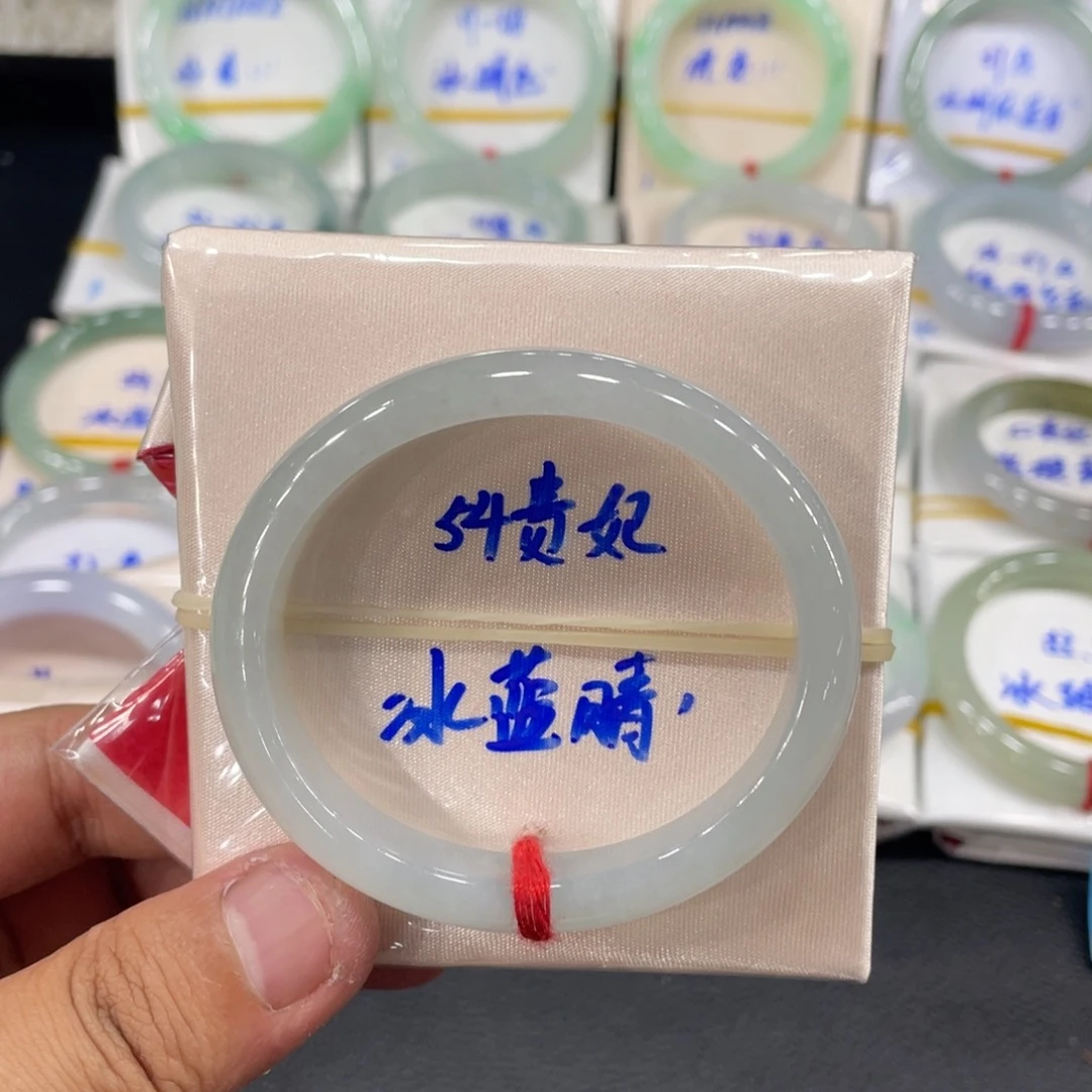 翡翠手镯未镶嵌天然翡翠