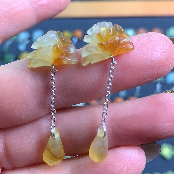 未镶嵌蛇纹石玉耳饰