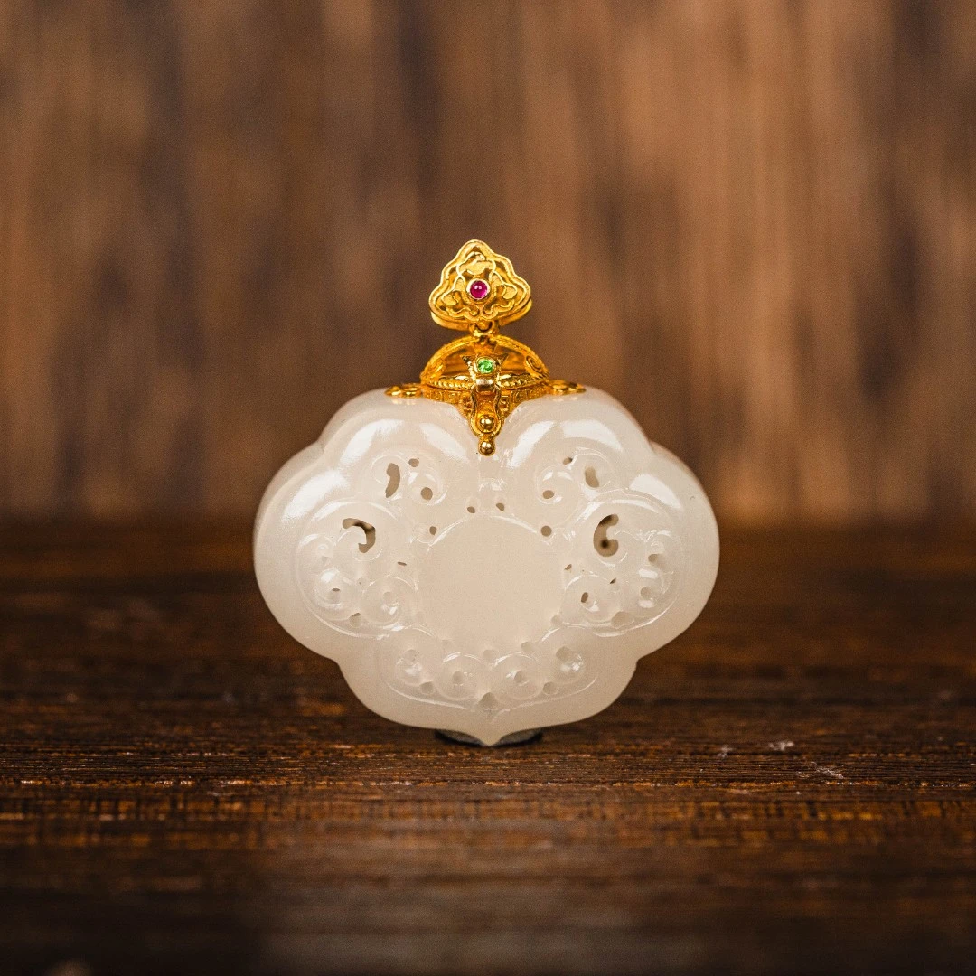 【城丽珠宝】18K和田玉藕粉香囊吊坠/个（多样性发货）ZJK-485