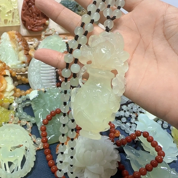 合金蛇纹石玉吊坠