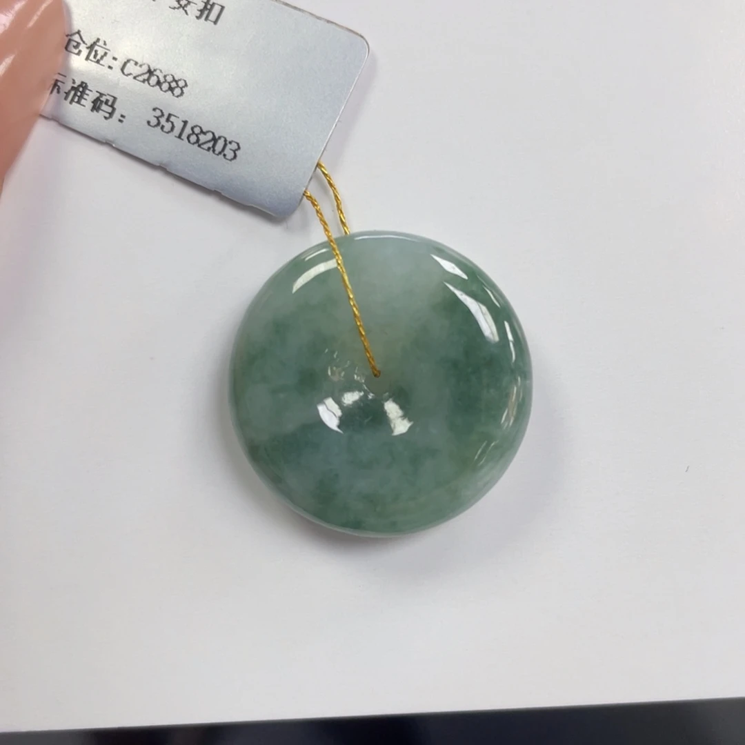 翡翠未镶嵌颈饰平安扣