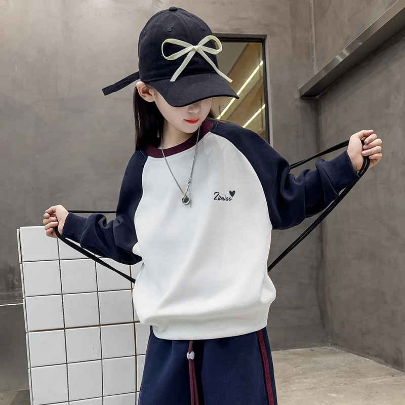 【丫丫童装】2025新款拼色爱心印花圆领卫衣长袖A027