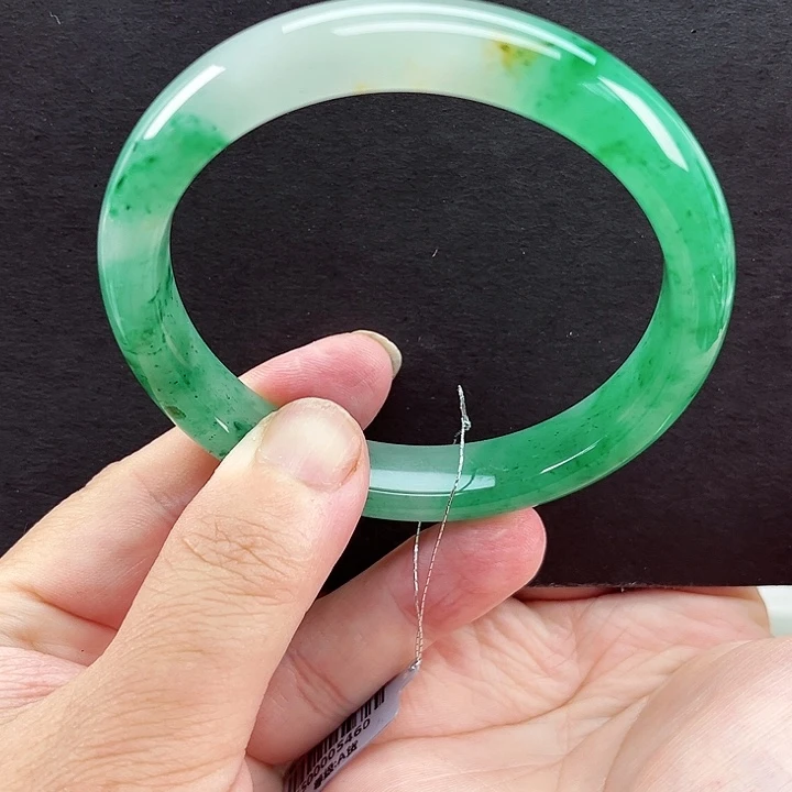 石英质玉手镯未镶嵌18