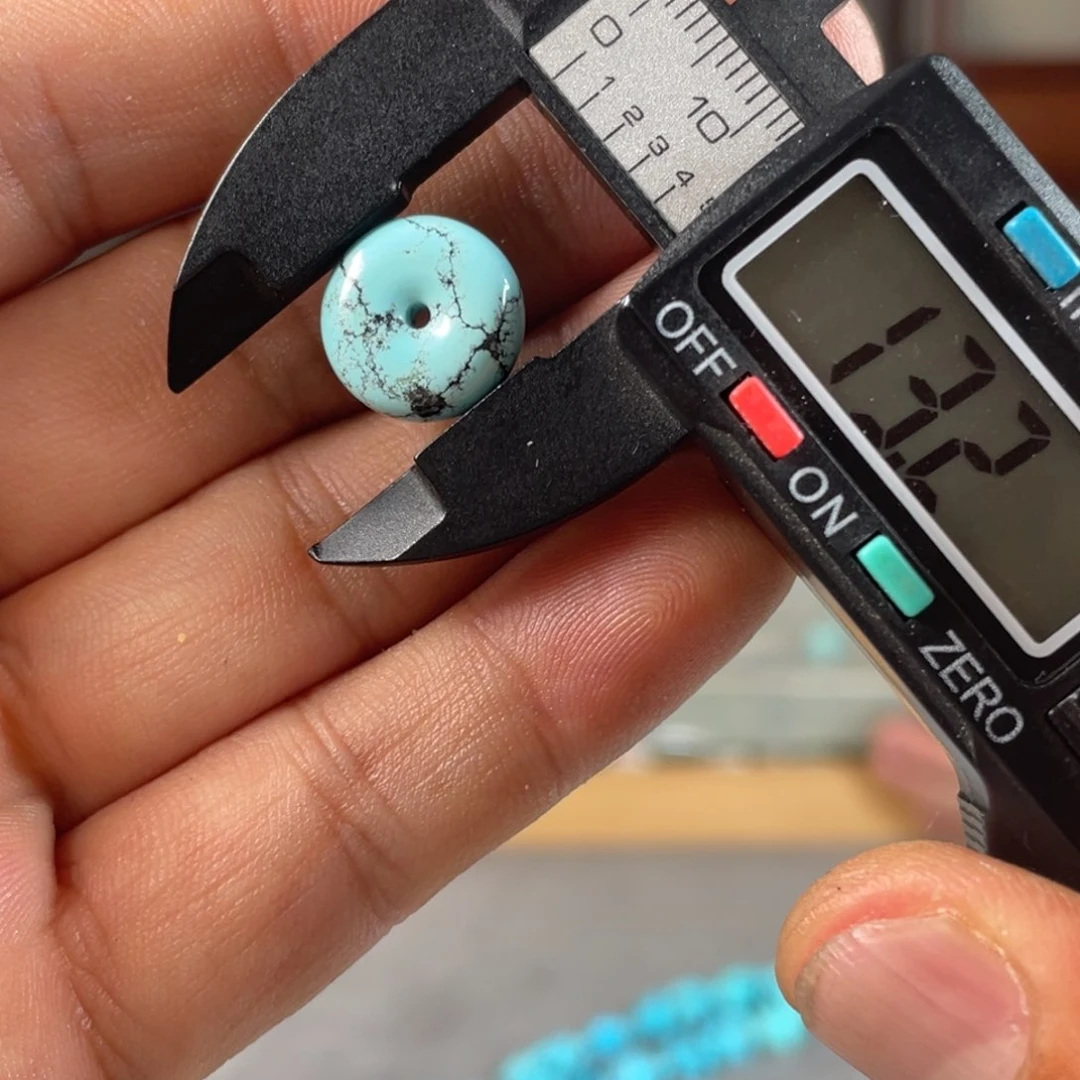 绿松石未镶嵌颈饰