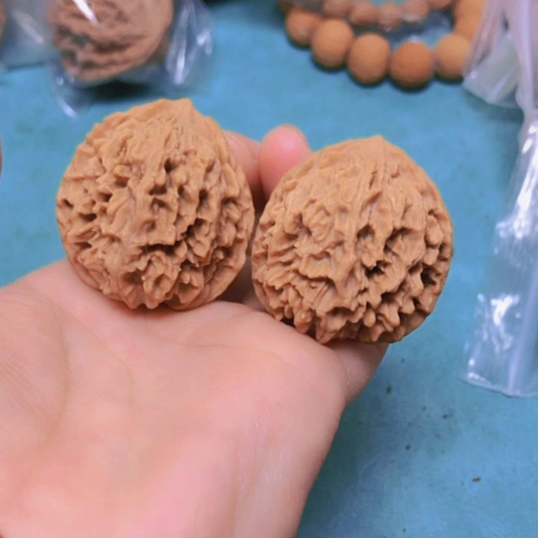 【闪购商品】摆件核桃36.5皇冠狮子头磕边