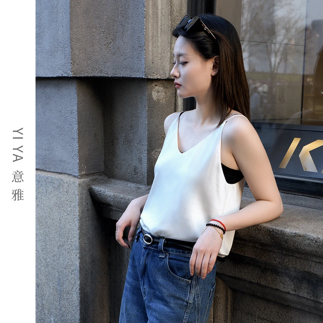YIYA意雅 通勤夏季打底性感无袖宽松缎面V领舒适百搭吊带背心