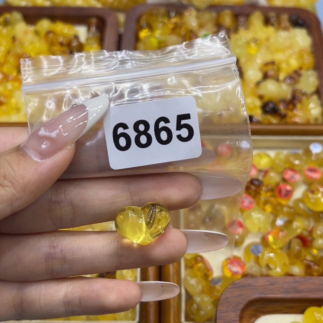 未镶嵌琥珀珠宝奇石