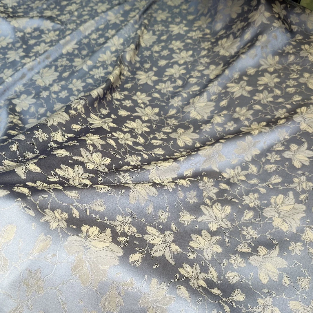 蓝灰色玉兰花高级服装面料