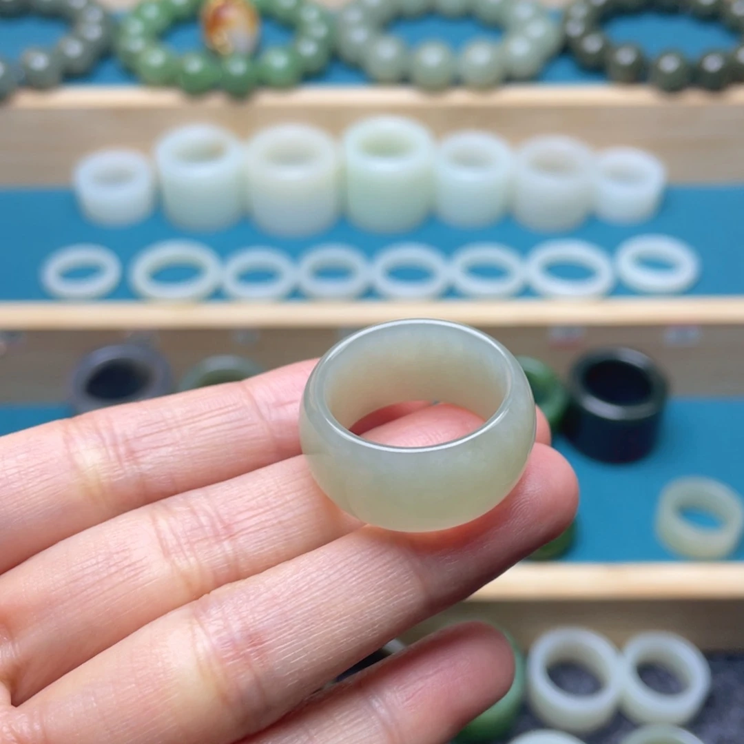 和田玉戒指未镶嵌飞****子