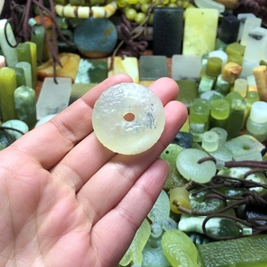 未镶嵌岫玉吊坠岫