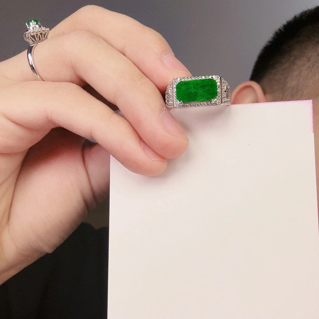 翡翠颈饰未镶嵌一件