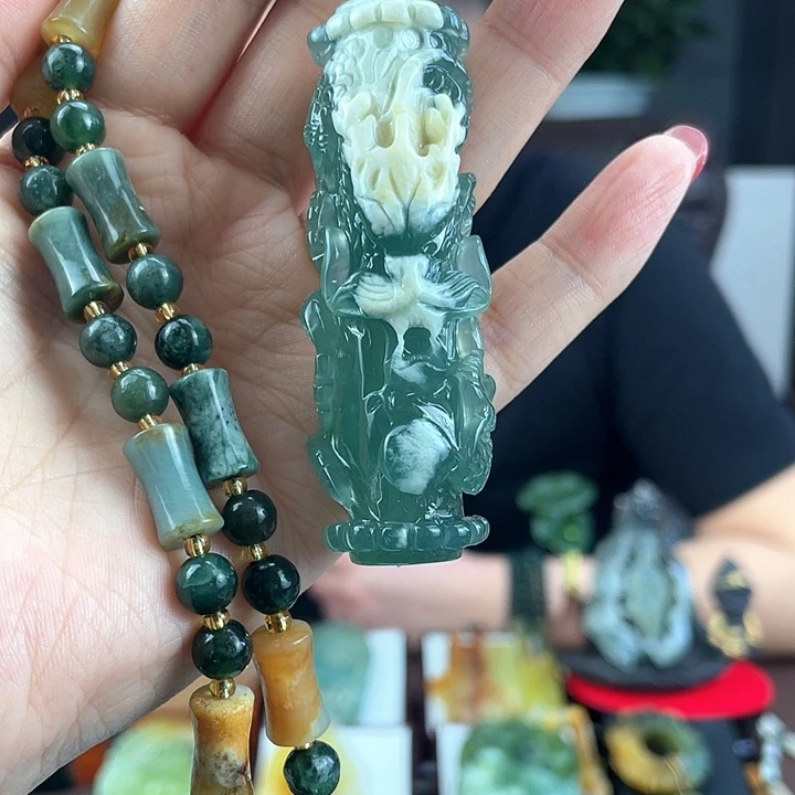 蛇纹石玉未镶嵌颈饰