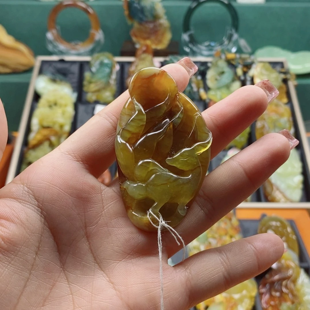 蛇纹石玉未镶嵌颈饰