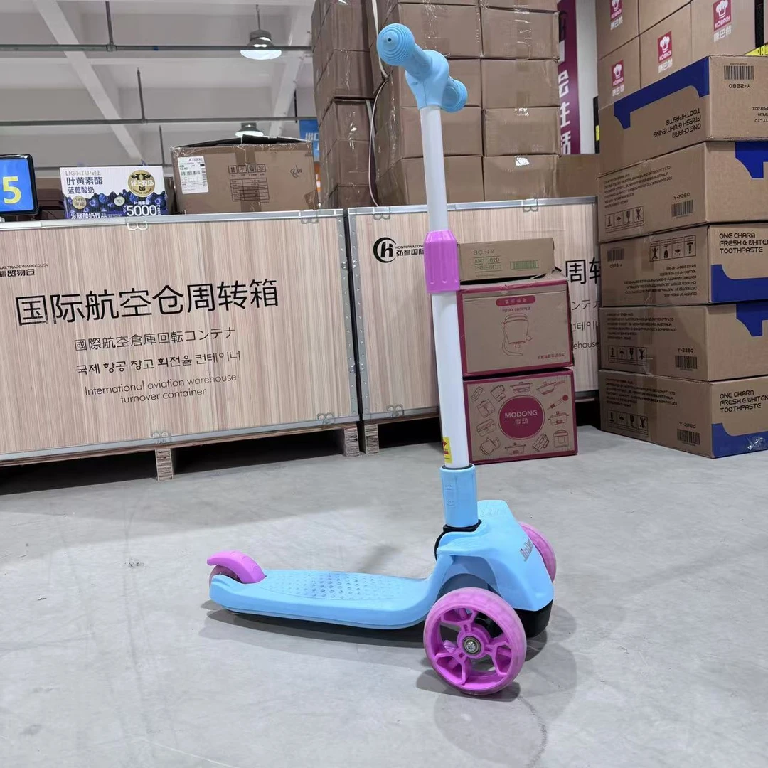 三轮带led一键折叠滑板车