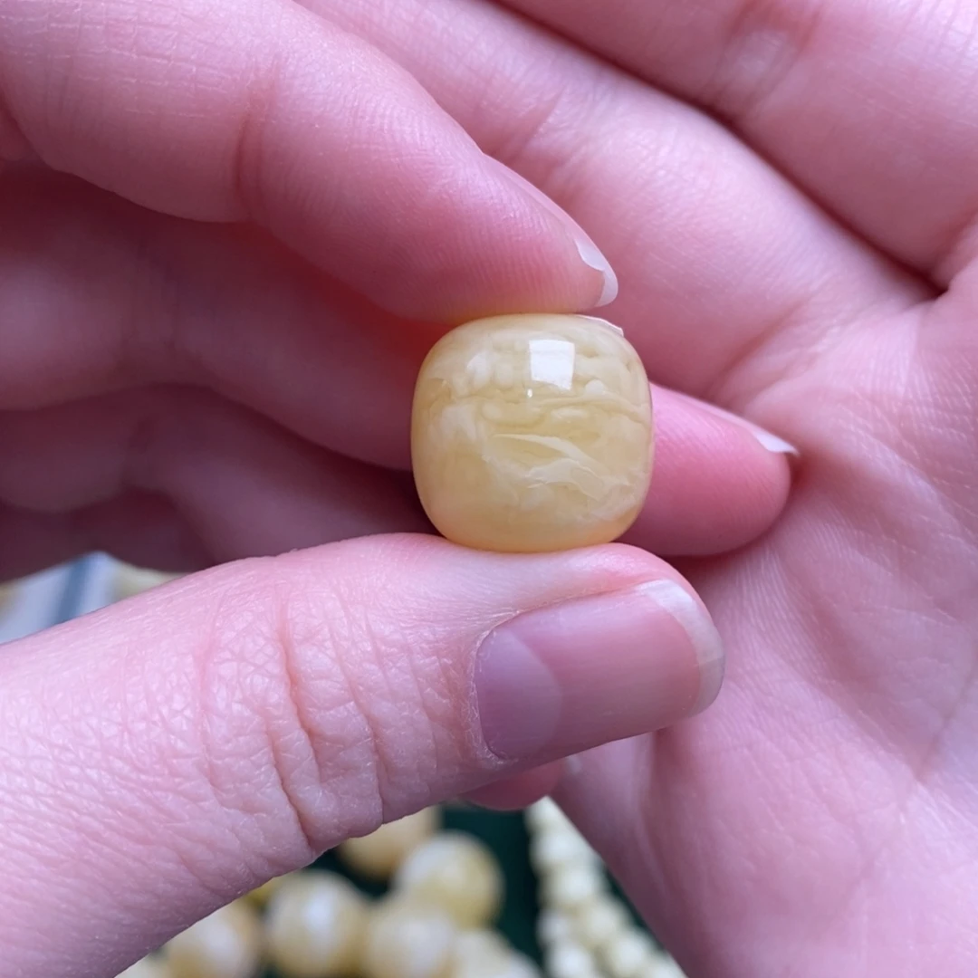 游***生蜜蜡未镶嵌珠宝奇石