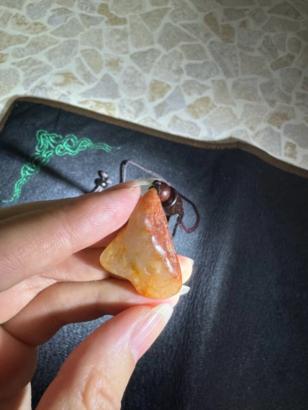 和田玉黄白玉挂坠