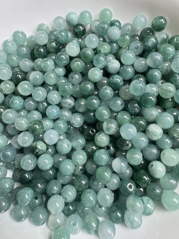 天然翡翠A货、蓝水：卡4.5左右、0.4、一单100颗、多样性发一