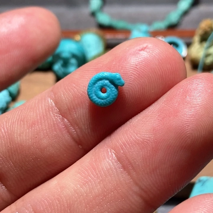 绿松石颈饰未镶嵌