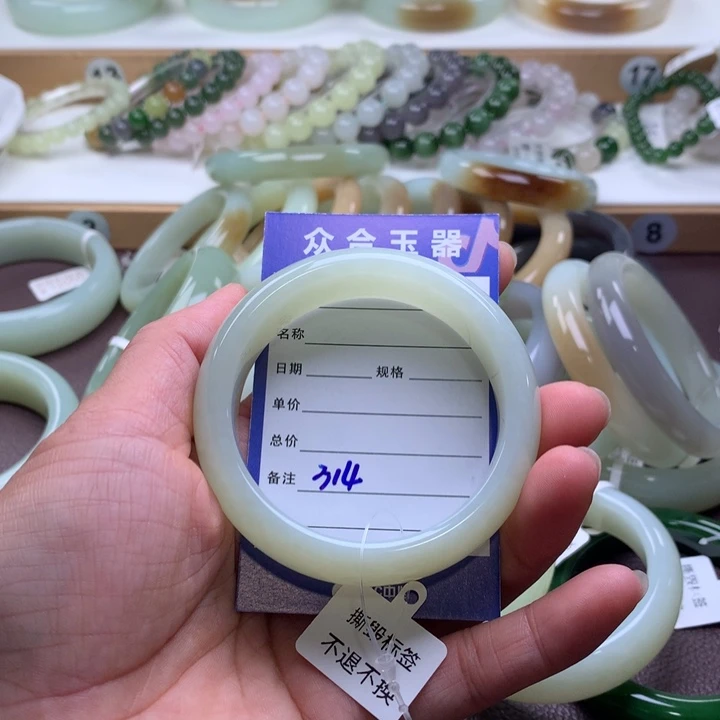 和田玉未镶嵌手镯