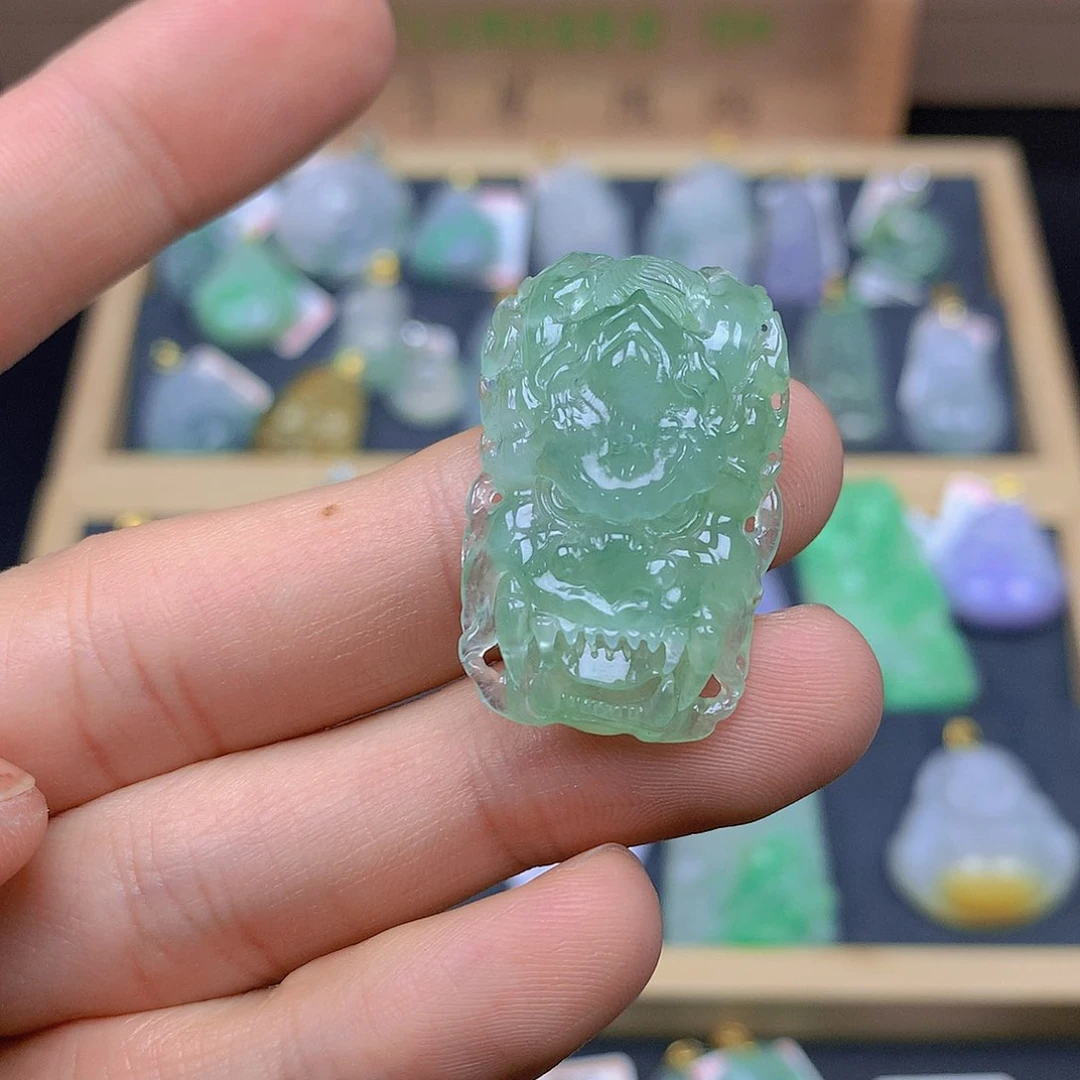 翡翠颈饰未镶嵌翡翠