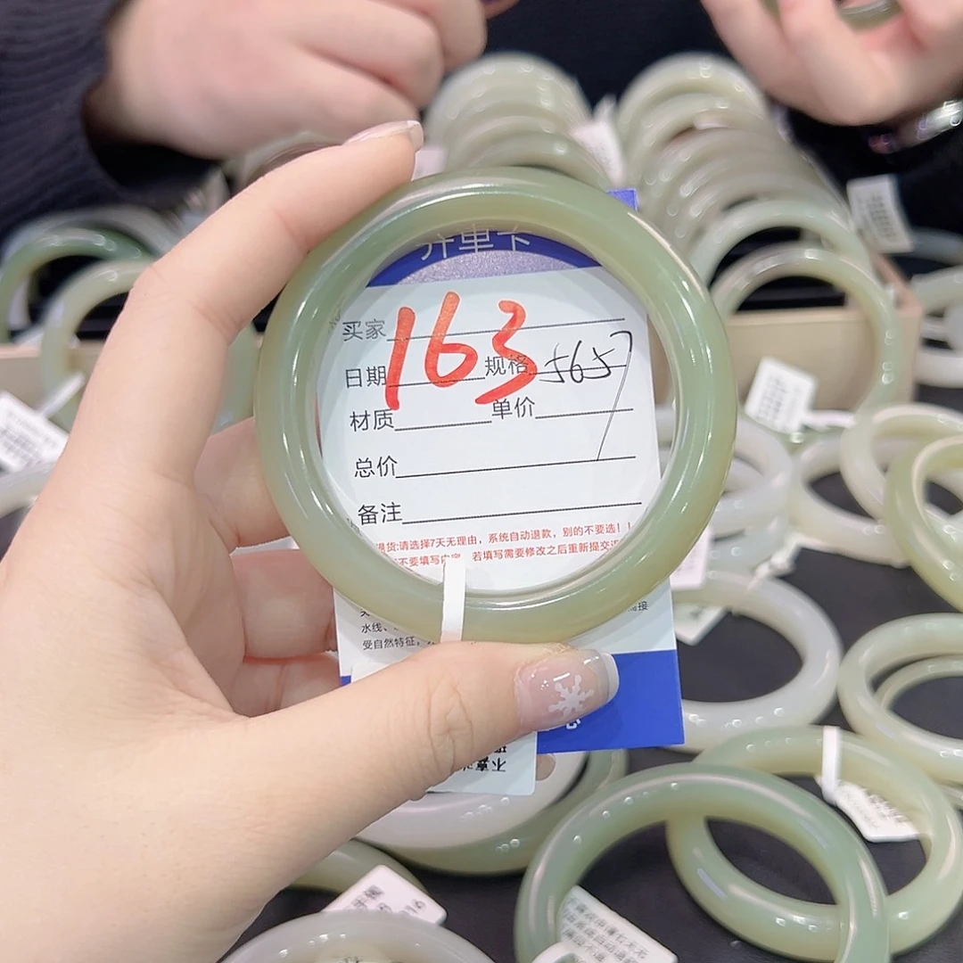 和田玉手镯未镶嵌