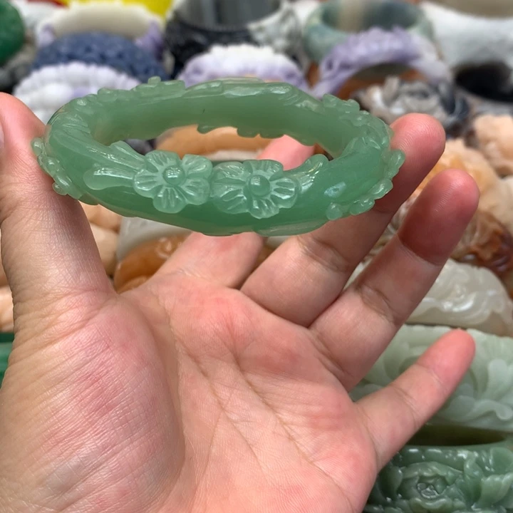 石英质玉手镯未镶嵌阳**媚
