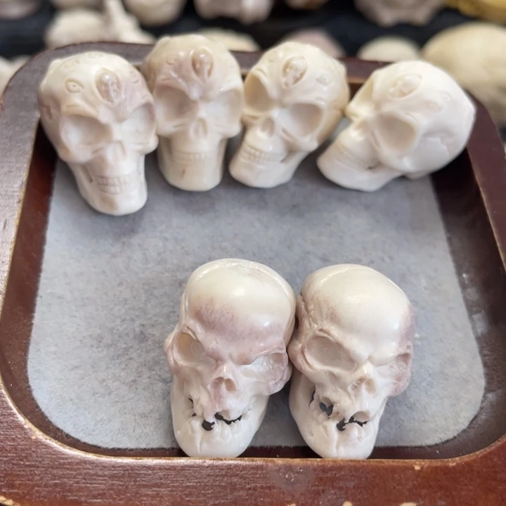 ****妇皮质非金属配饰鹿角雕刻骷髅