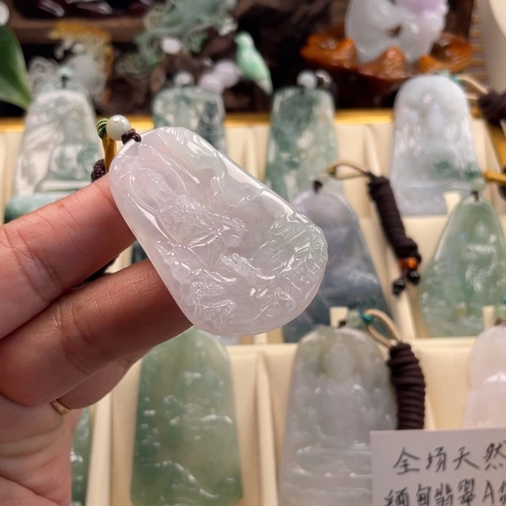 翡翠未镶嵌颈饰玉
