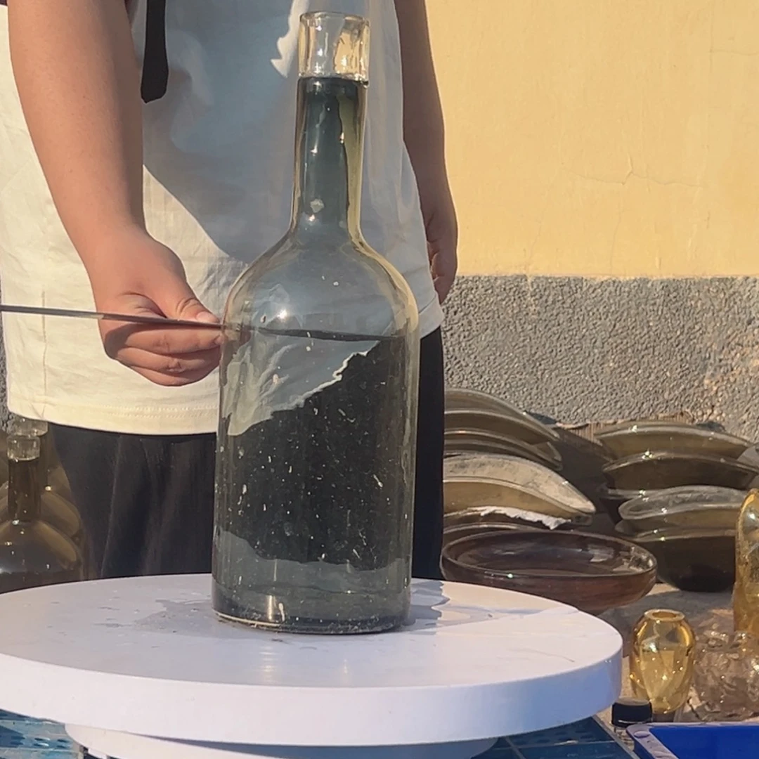 高度38烟灰琉璃花器瑕疵