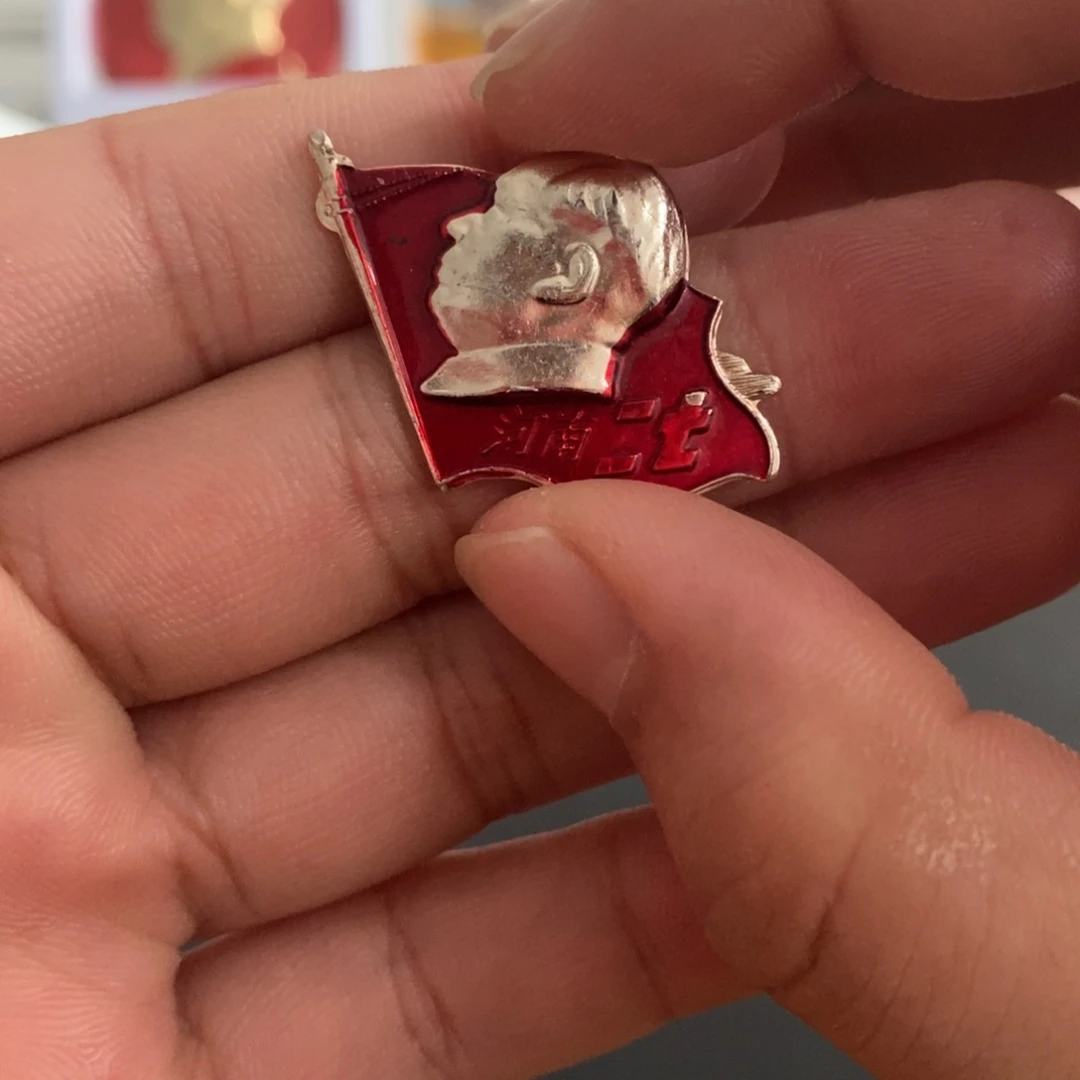 铝红色纪念章异形河南二七