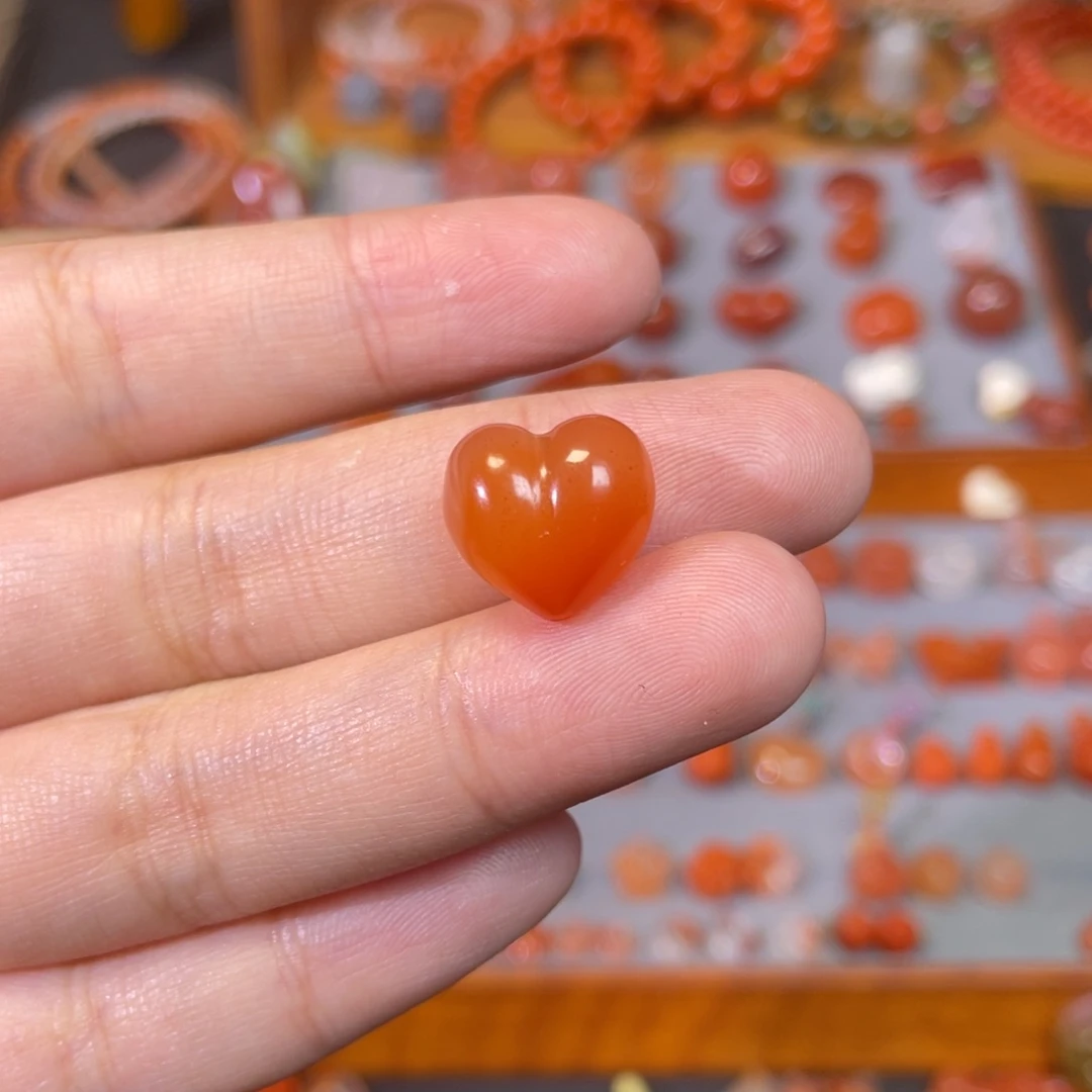 南红玛瑙未镶嵌屁桃心