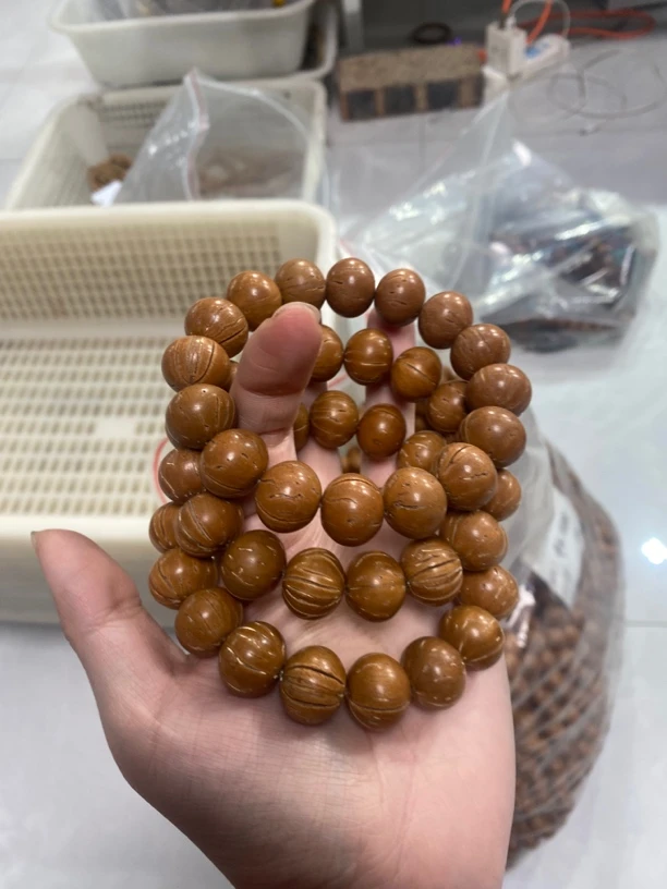 Z3哑光桃核手串竖纹16左右