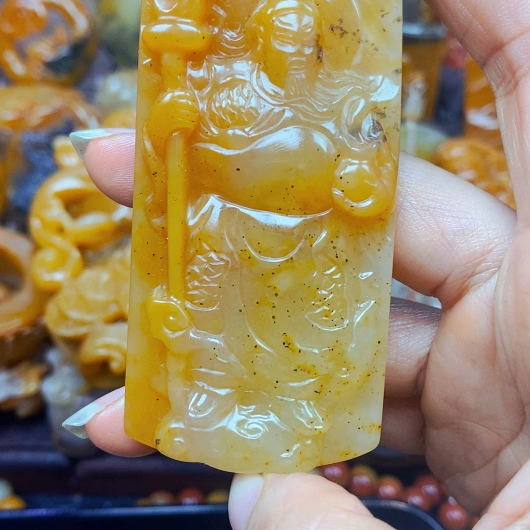 未镶嵌石英质玉（黄龙玉）颈饰